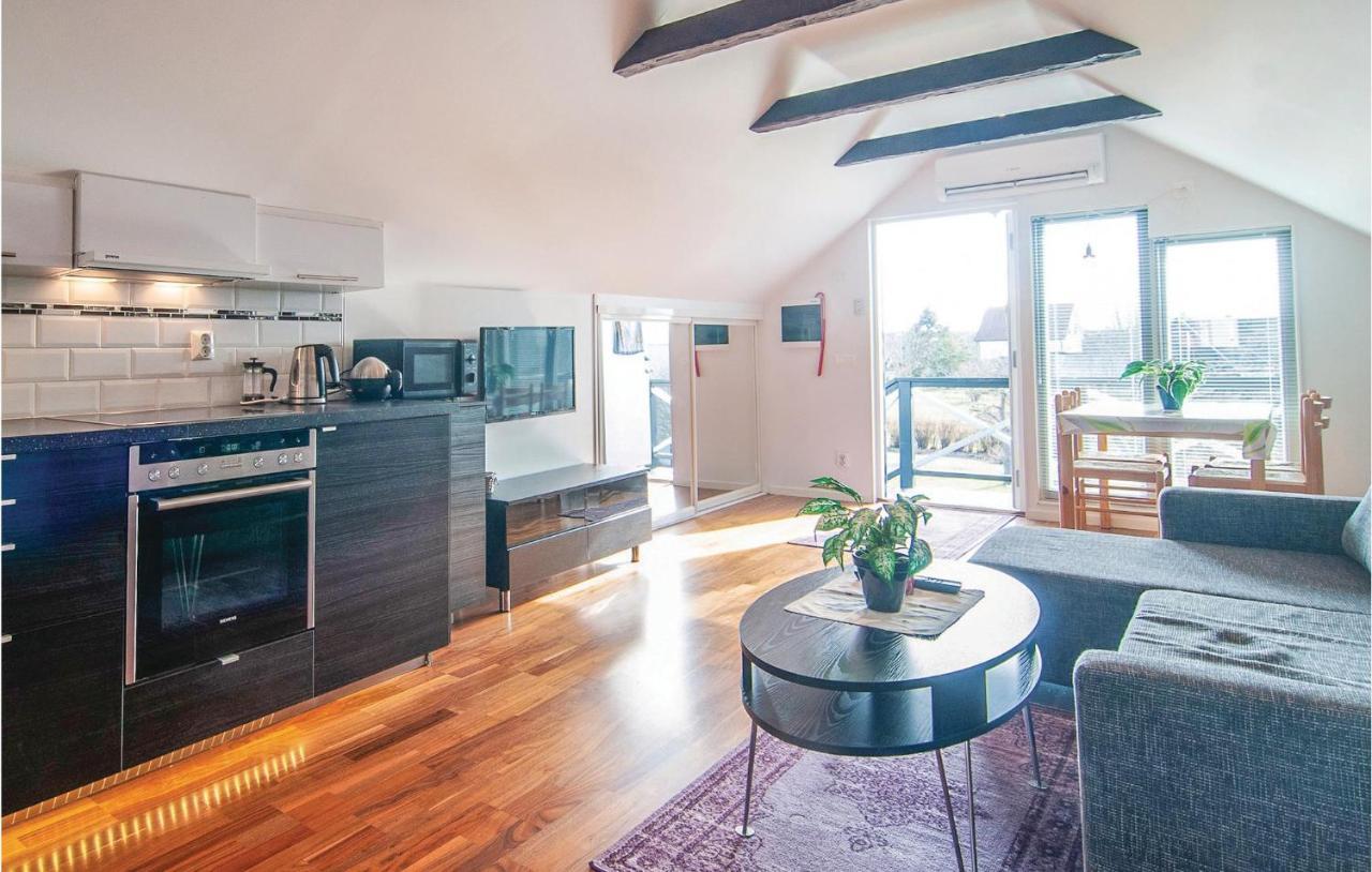 Cozy Apartment In Klintehamn With Wifi Eksteriør billede