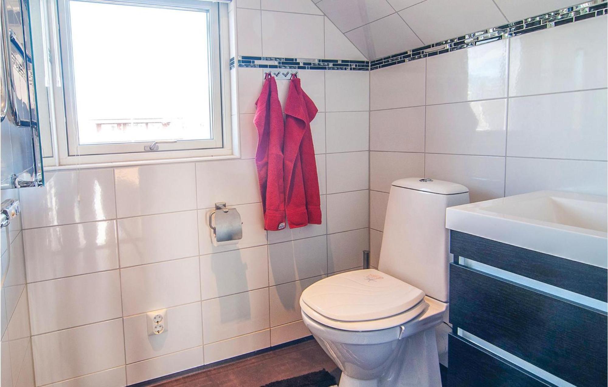 Cozy Apartment In Klintehamn With Wifi Eksteriør billede