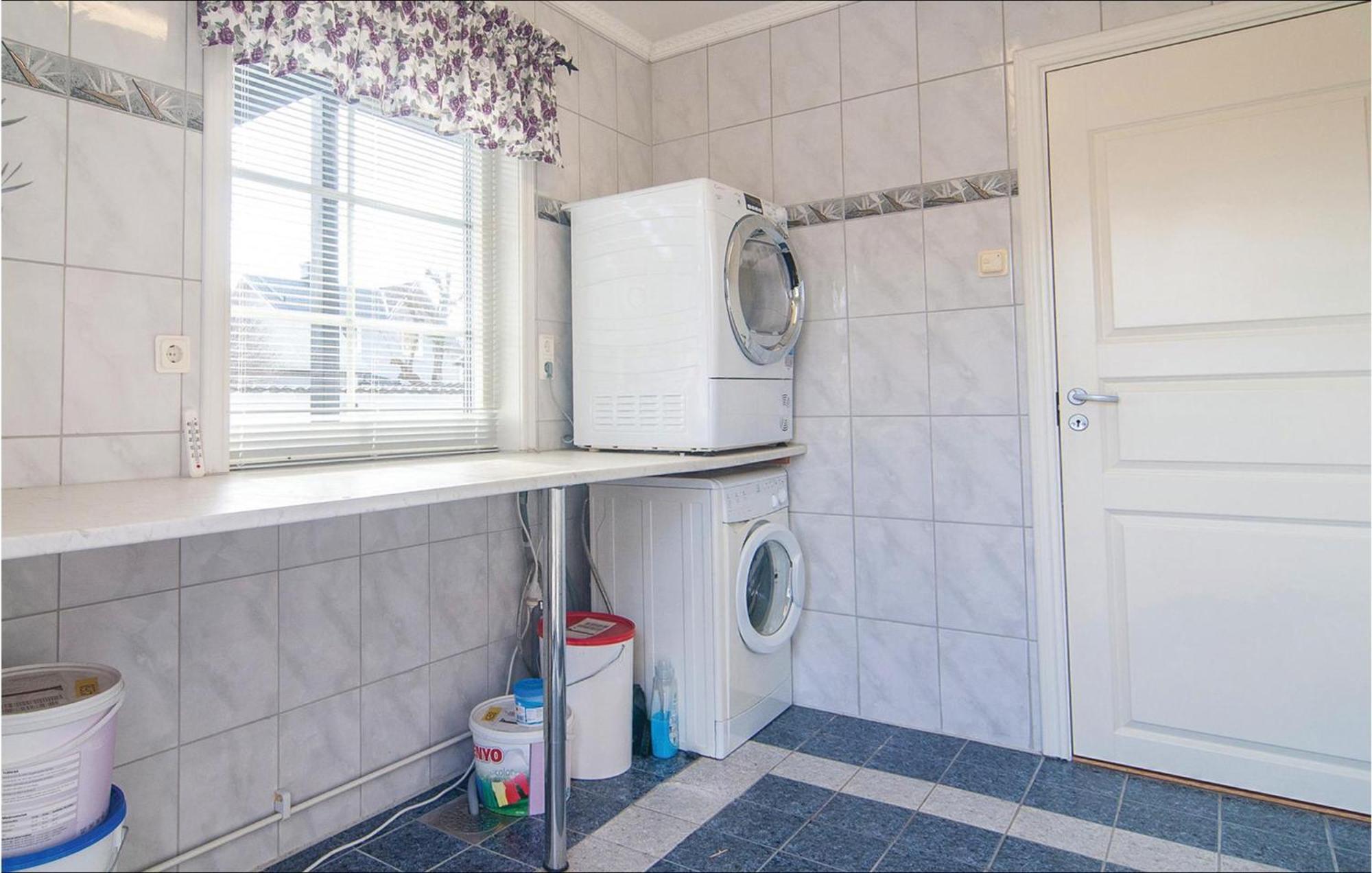 Cozy Apartment In Klintehamn With Wifi Eksteriør billede